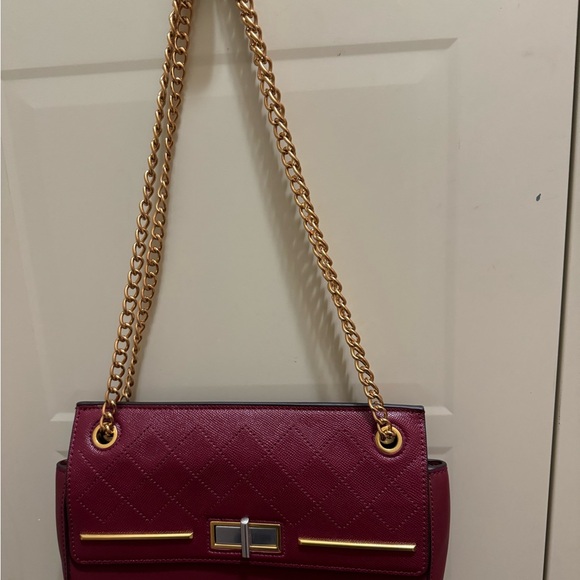 Charles and Keith good condition crossbody/ sling bag - Picture 2 of 2